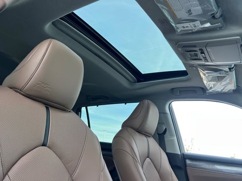 New 2025 Toyota Highlander XLE image 15