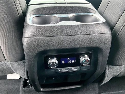 Used 2025 GMC Acadia Elevation image 10