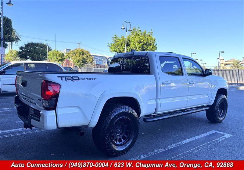 Used 2016 Toyota Tacoma TRD Sport RWD image 3