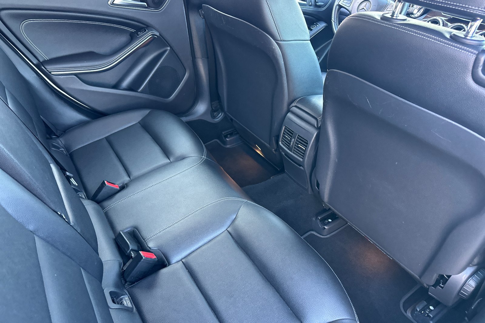 Used 2016 Mercedes-Benz GLA 250 image 32