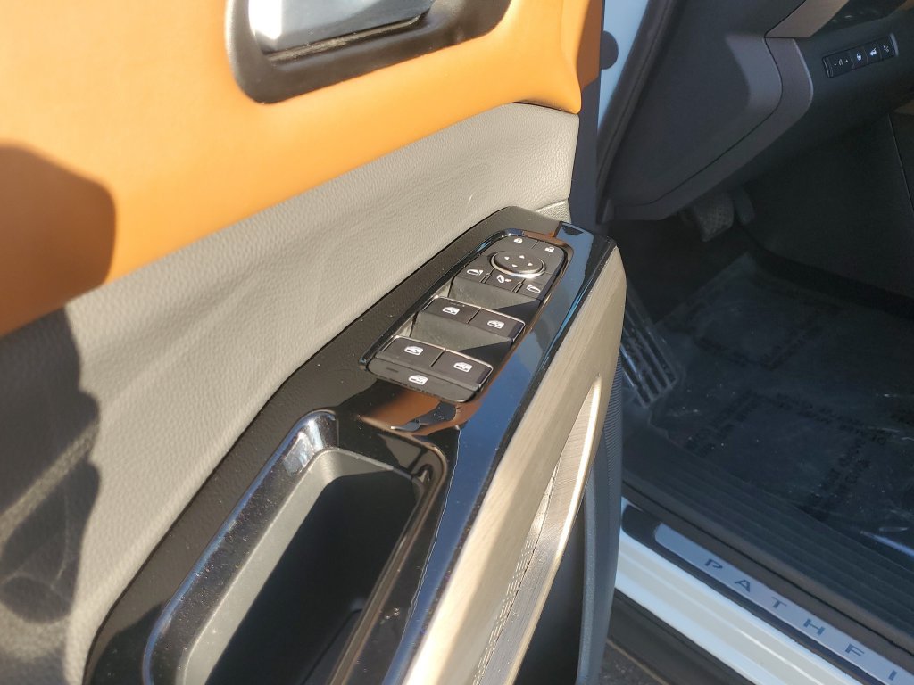 Used 2025 Nissan Pathfinder Platinum w/ Cargo Package FWD image 28