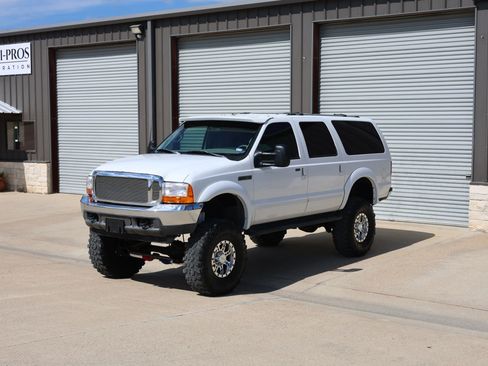 Used 2000 Ford Excursion XLT image 12