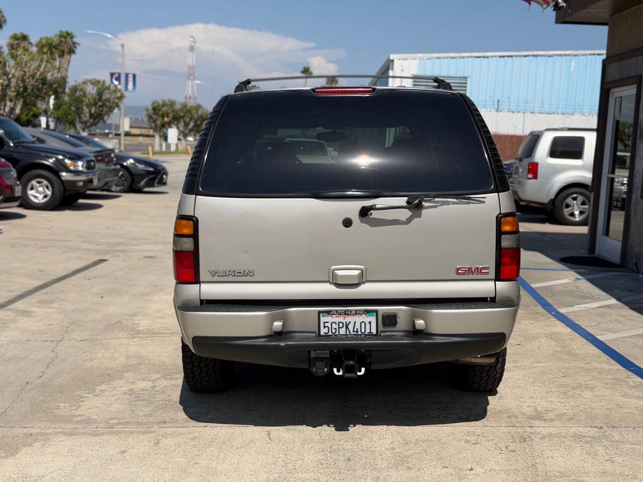 Used 2004 GMC Yukon Denali AWD/4WD image 9