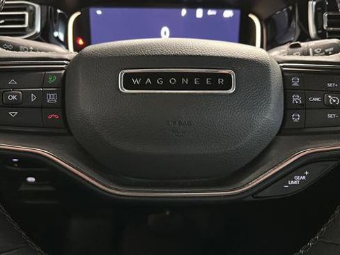 Used 2023 Jeep Wagoneer L Series II w/ Convenience Group I RWD image 15