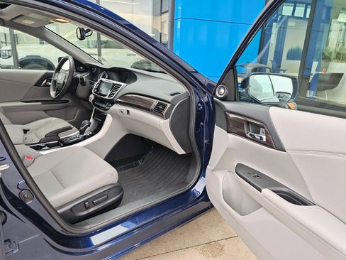 Used 2017 Honda Accord EX-L image 16