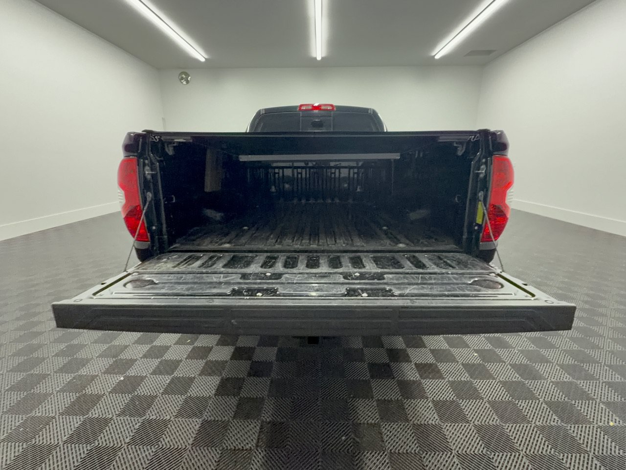 Used 2014 Toyota Tundra SR5 AWD/4WD image 25