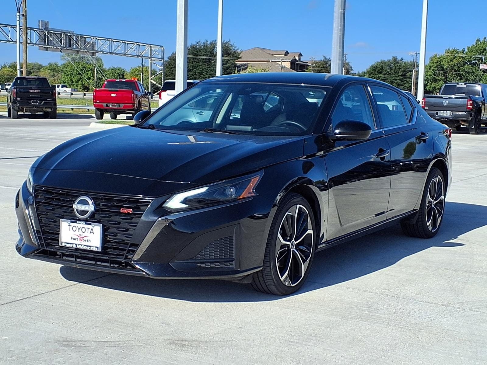 Used 2025 Nissan Altima 2.5 SR AWD/4WD image 3