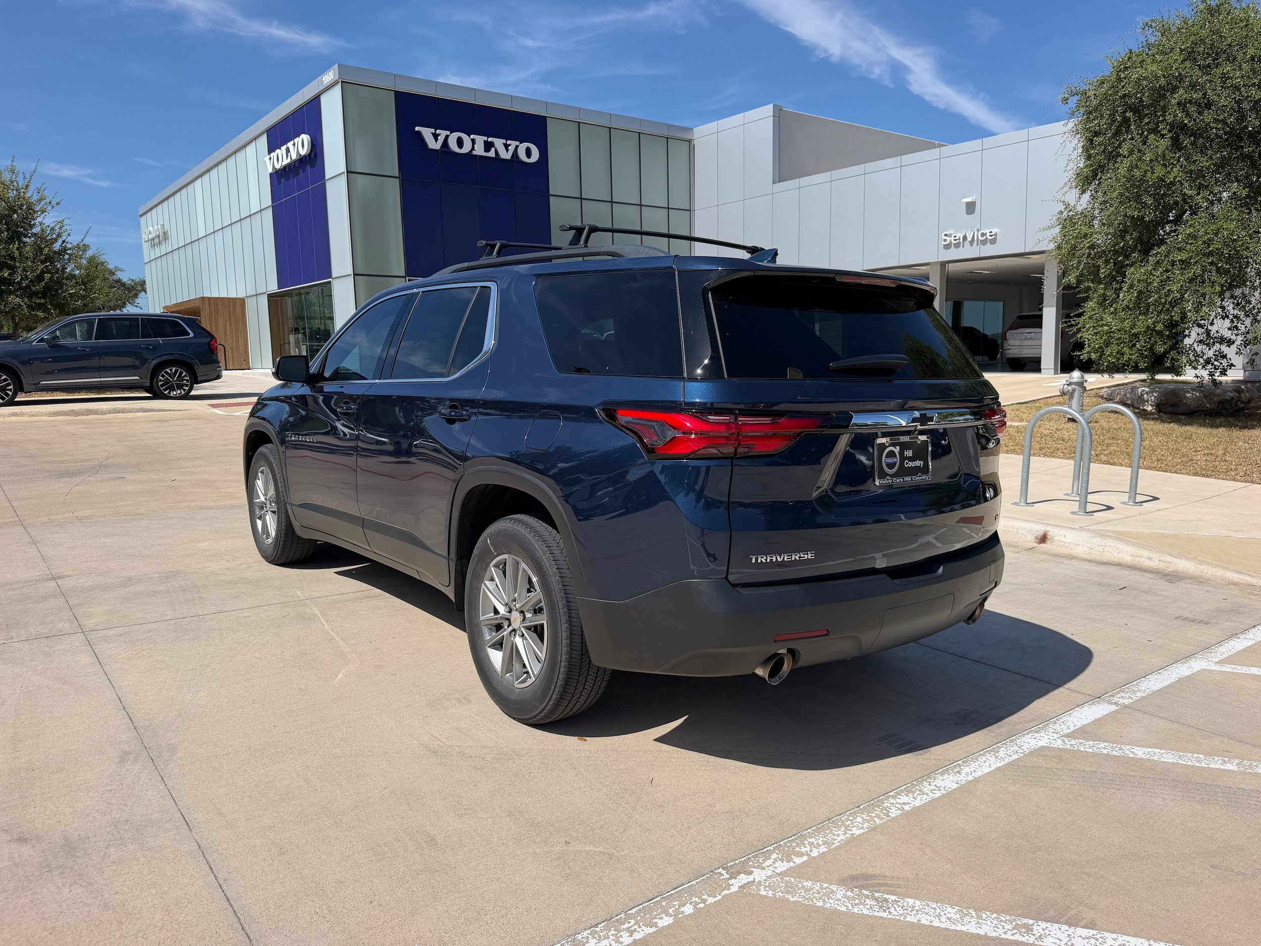 Used 2023 Chevrolet Traverse LT FWD image 4