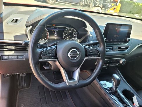 Used 2020 Nissan Altima 2.5 SR w/ Premium Package FWD image 6