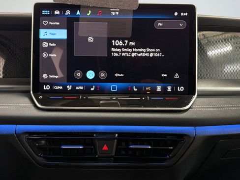 Certified 2025 Volkswagen Tiguan SE FWD image 34