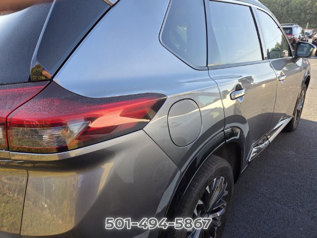 Used 2024 Nissan Rogue Platinum w/ Platinum Premium Package FWD image 9