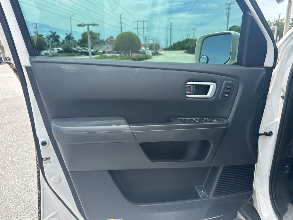 Used 2013 Honda Pilot Touring image 25