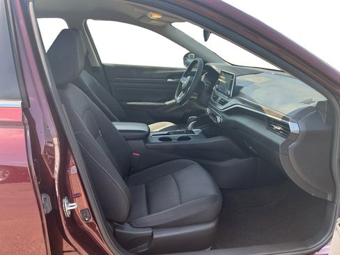 Used 2025 Nissan Altima 2.5 SV FWD image 22