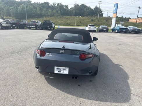 Used 2021 MAZDA MX-5 Miata Club RWD image 9