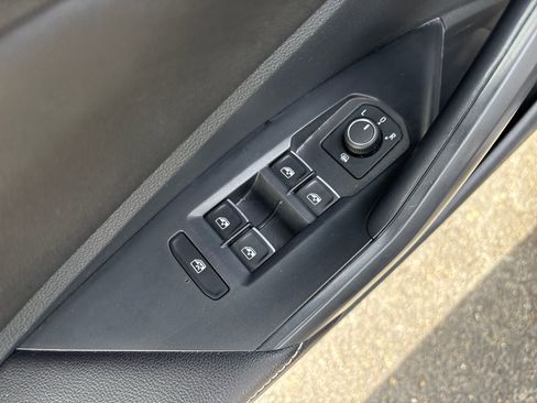 Used 2025 Volkswagen Jetta Sport image 11