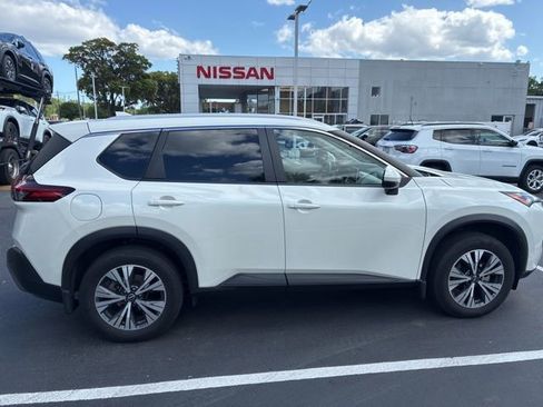 Used 2022 Nissan Rogue SV w/ SV Premium Package image 8