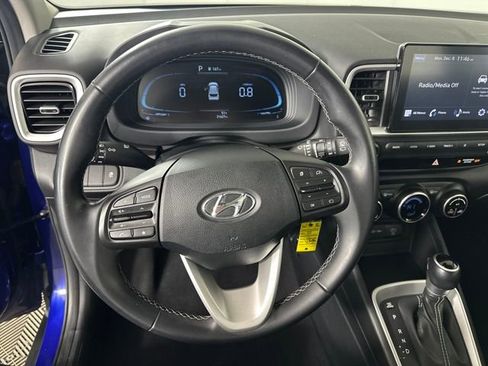 Used 2023 Hyundai Venue SEL image 14
