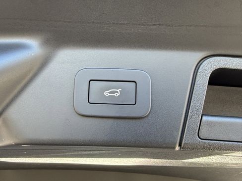 Used 2023 Land Rover Range Rover Velar R-Dynamic S image 12