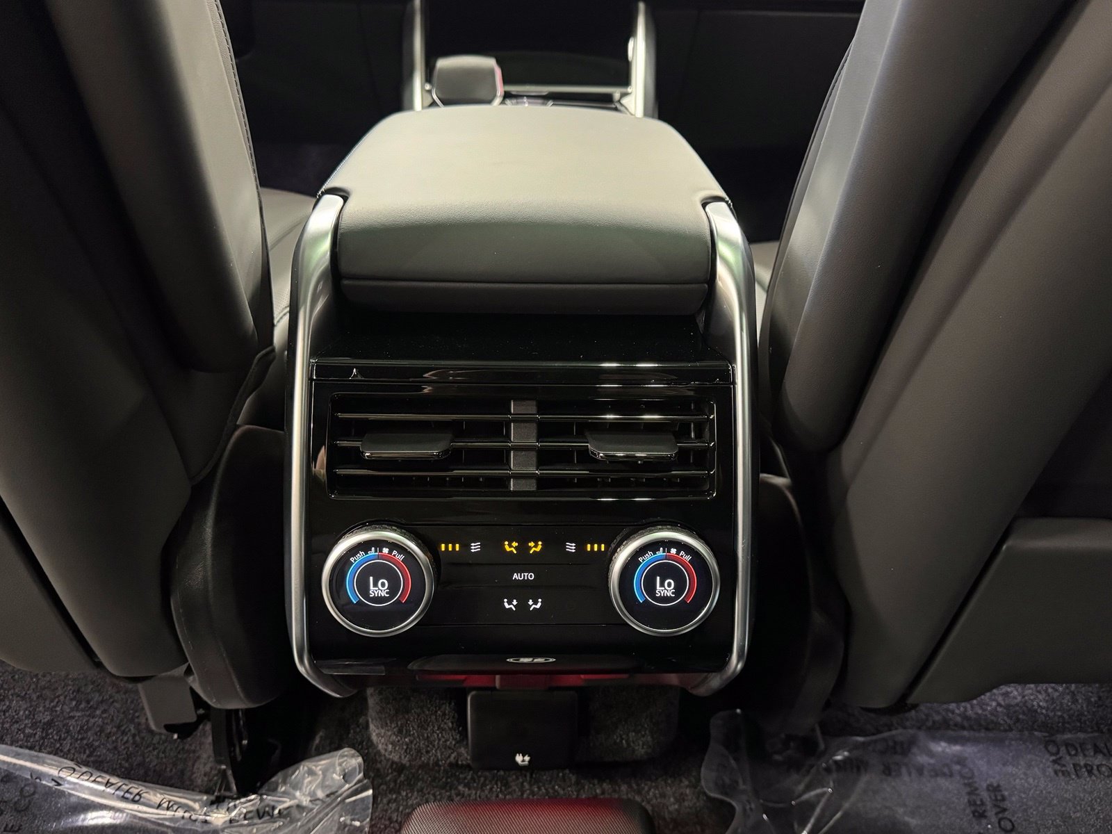New 2026 Land Rover Range Rover SE AWD/4WD image 36