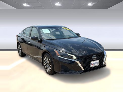 Used 2023 Nissan Altima 2.5 SV FWD image 7