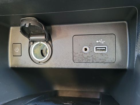 Used 2025 Nissan Versa SV FWD image 28