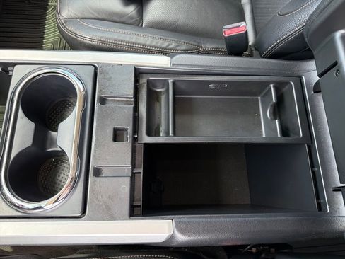 Used 2018 Nissan Titan SL AWD/4WD image 38