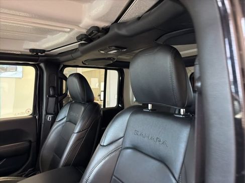 Used 2021 Jeep Wrangler Unlimited Sahara w/ Uconnect 4C Nav & Sound Group AWD/4WD image 14