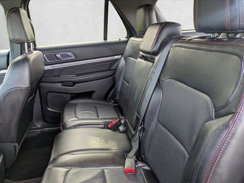 Used 2018 Ford Explorer Sport image 18
