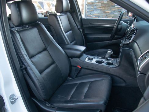 Used 2022 Jeep Grand Cherokee Limited image 18