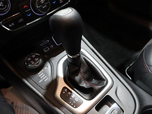 Used 2018 Jeep Cherokee Trailhawk w/ Comfort/Convenience Group image 30