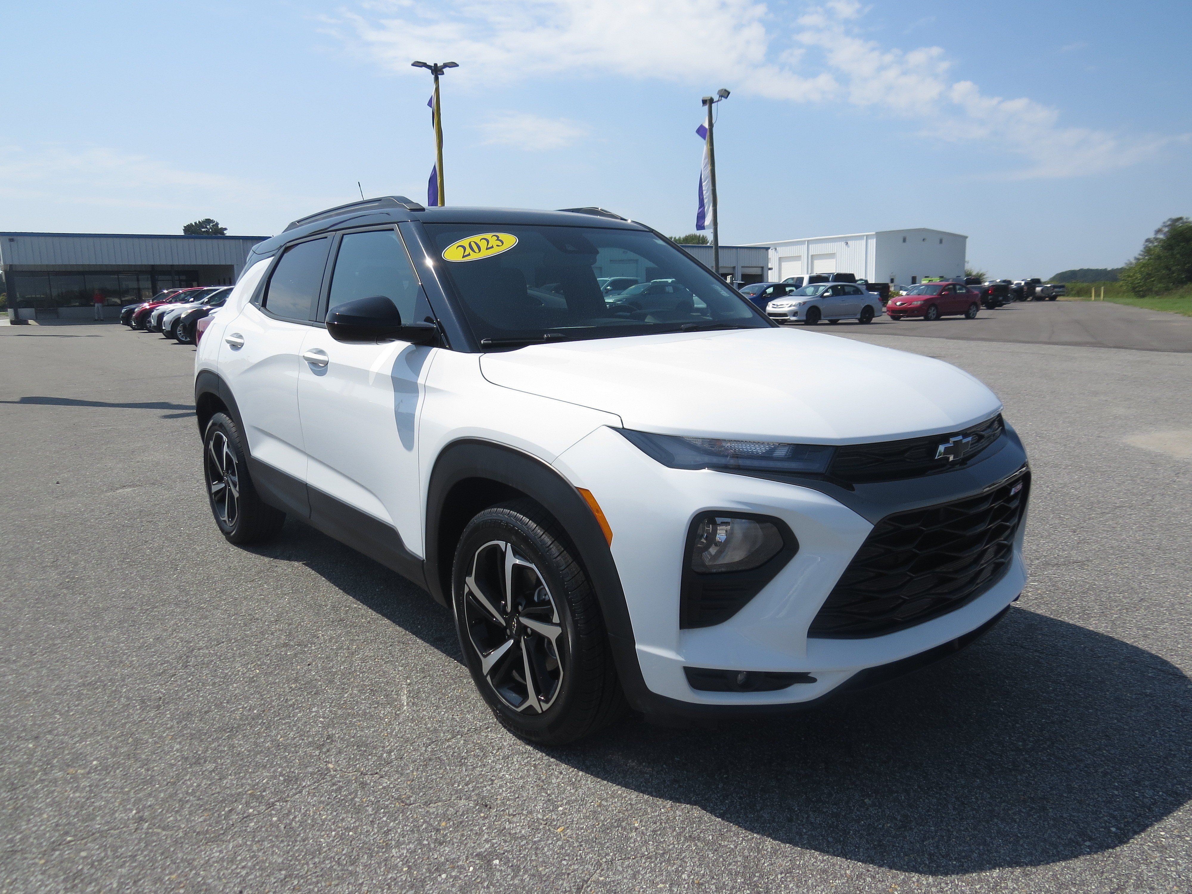 Used 2023 Chevrolet TrailBlazer RS w/ Convenience Package FWD image 1