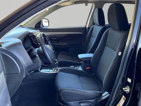 Used 2017 Mitsubishi Outlander SE AWD/4WD image 19