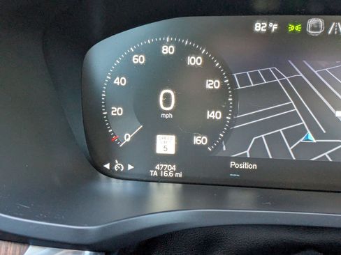 Used 2022 Volvo S60 B5 Momentum w/ Premium Package FWD image 23