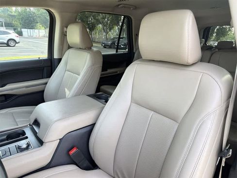 Used 2023 Ford Expedition Max XLT image 27