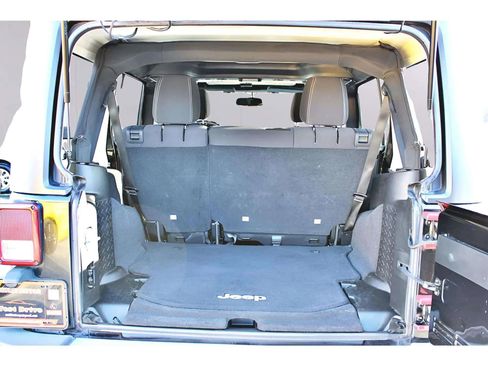 Used 2015 Jeep Wrangler Unlimited Sahara w/ Connectivity Group image 26