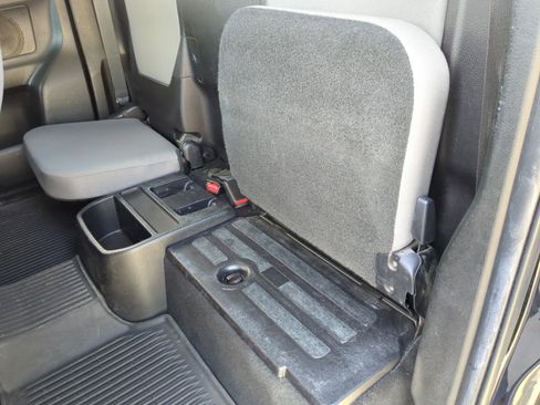 Used 2022 Toyota Tacoma SR w/ SR Convenience Package image 18