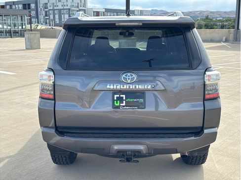 Used 2015 Toyota 4Runner SR5 AWD/4WD image 7