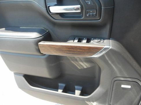 Used 2022 Chevrolet Silverado 1500 High Country w/ Technology Package image 8