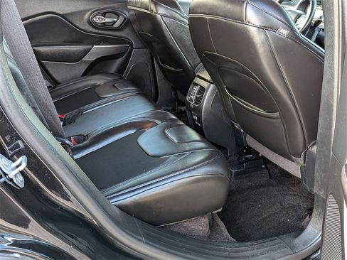 Used 2019 Jeep Cherokee Latitude Plus w/ Cold Weather Group image 19