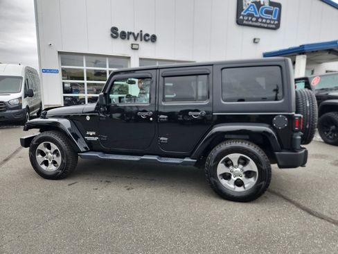 Used 2017 Jeep Wrangler Unlimited Sahara w/ Connectivity Group image 10