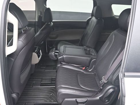 Certified 2025 Kia Carnival image 29