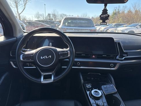 Used 2025 Kia Sportage EX image 8