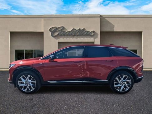 New 2025 Cadillac Optiq Luxury 2 image 7