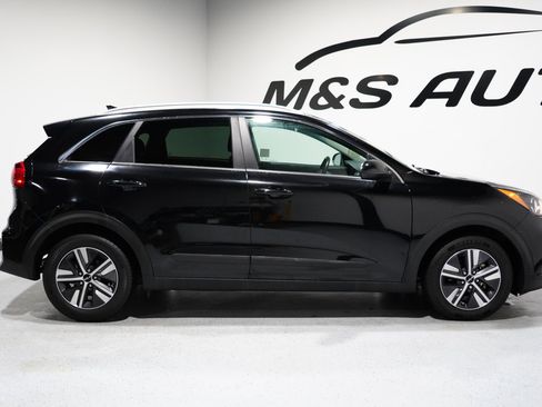 Used 2022 Kia Niro LXS w/ Digital Cluster Package image 6