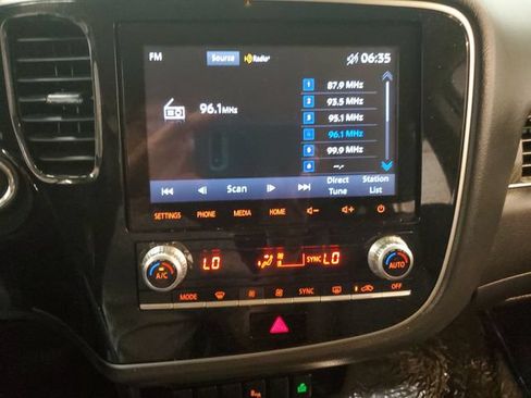 Used 2020 Mitsubishi Outlander ES AWD/4WD image 19