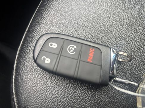 Used 2025 Jeep Compass Limited image 21