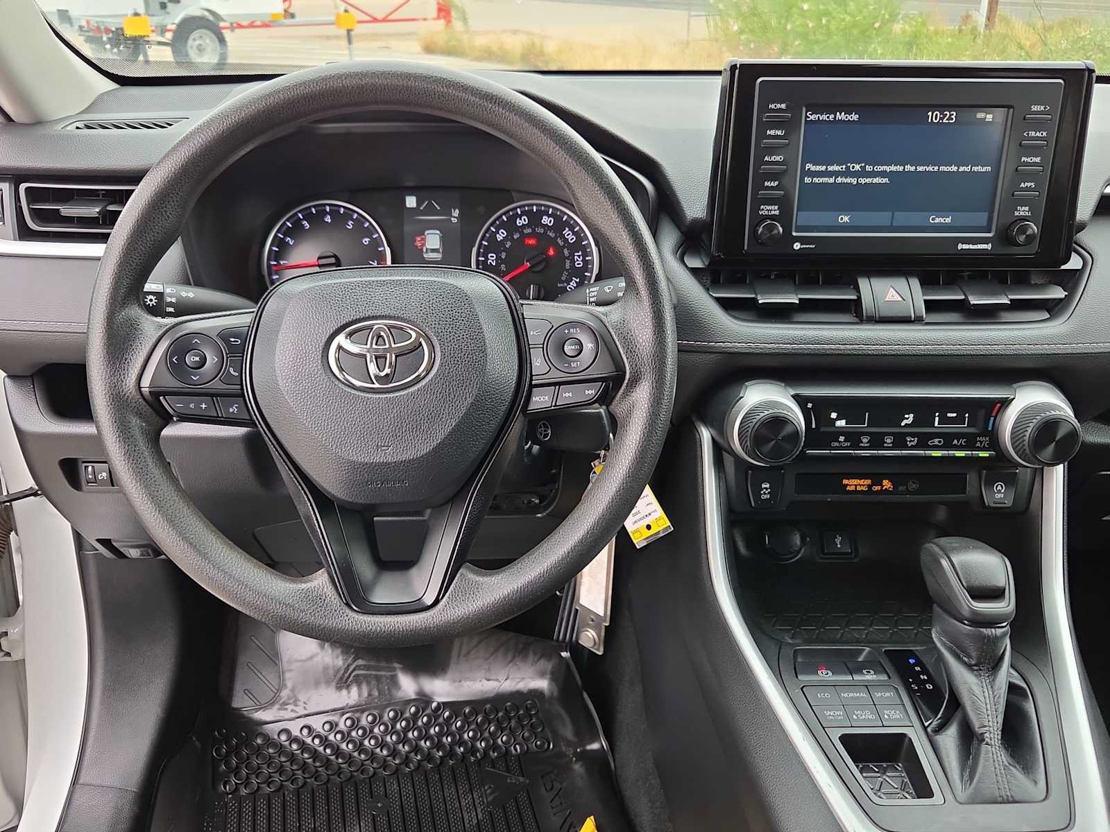Used 2022 Toyota RAV4 LE AWD/4WD image 14