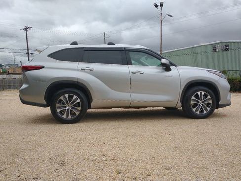Used 2020 Toyota Highlander XLE image 21