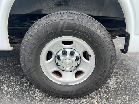 Used 2020 Chevrolet Express 2500 RWD image 14