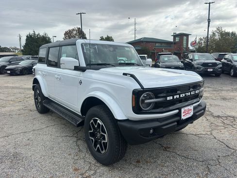 New 2025 Ford Bronco Outer Banks image 3